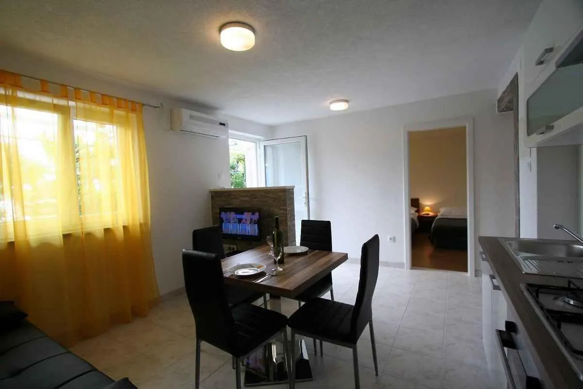 Apartment In Silo With One-Bedroom 10 0*, Šilo